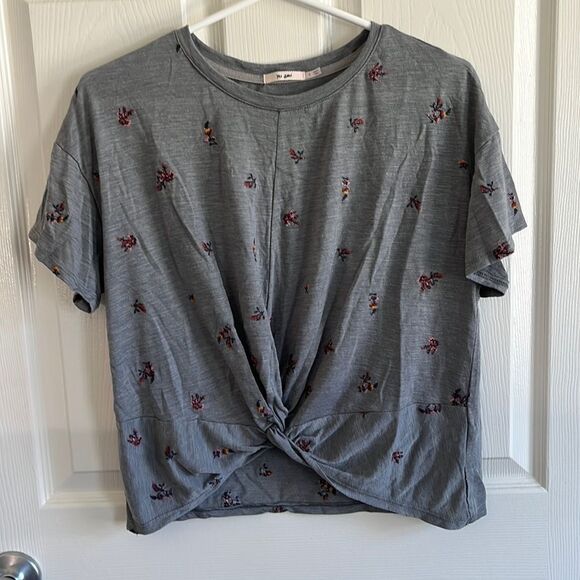 Front-Twist Top  - Picture 1 of 8
